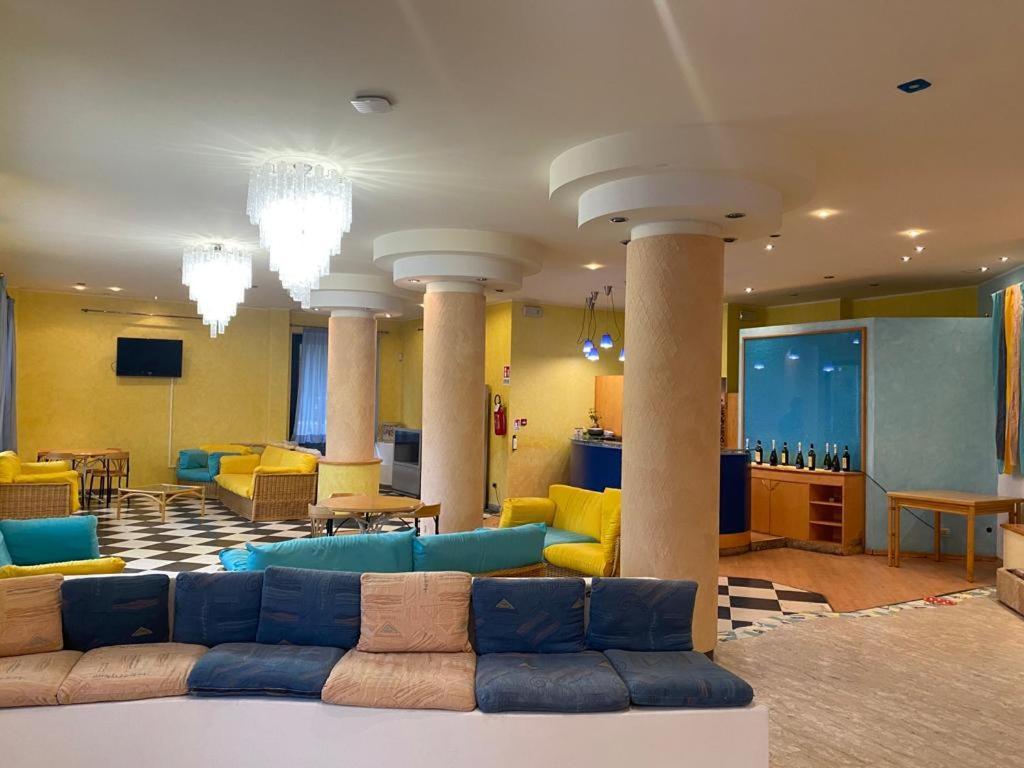 Hotel Silvi 锡尔维玛丽娜 外观 照片