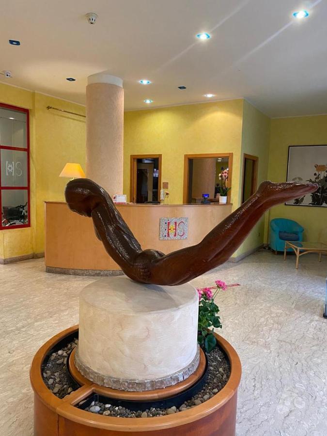 Hotel Silvi 锡尔维玛丽娜 外观 照片
